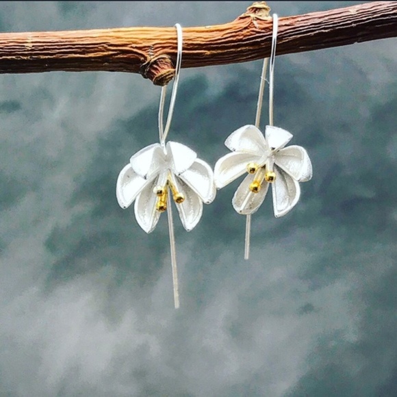 Long sterling silver flower earrings - Picture 2 of 7